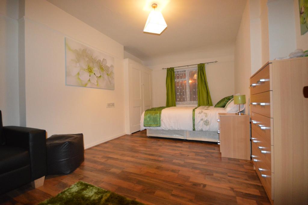 Norbroke Street, East Acton, london, W12 0QU