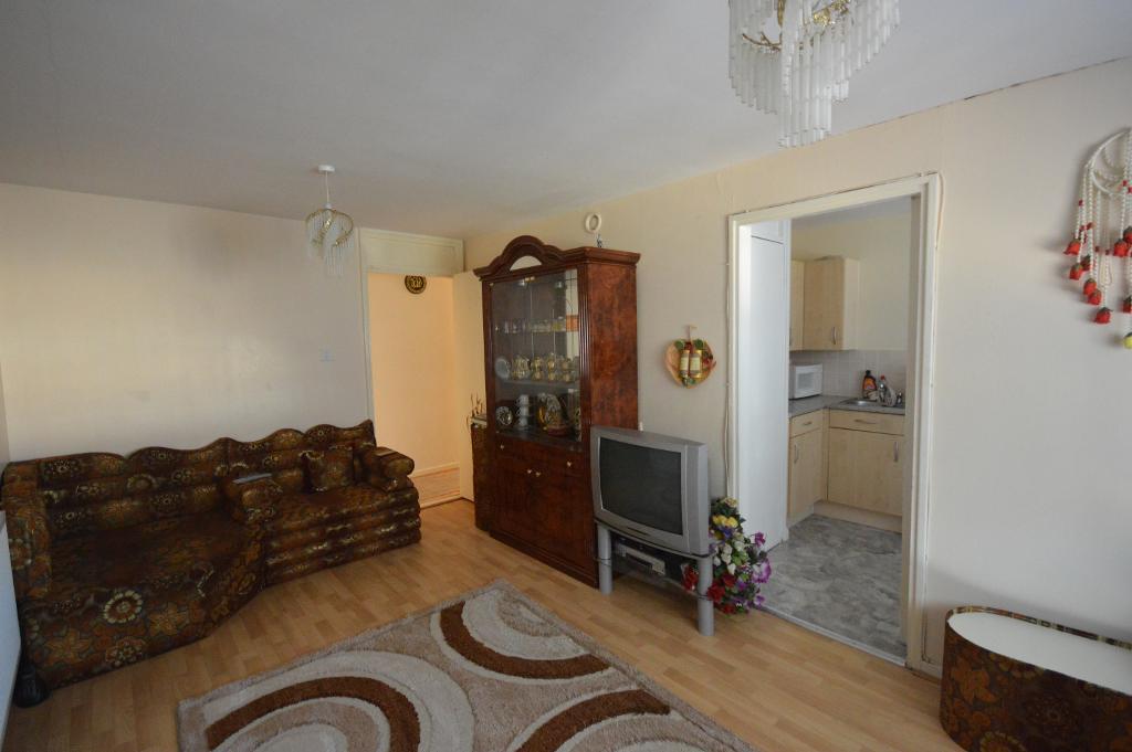Midsummer Avenue, Hounslow, London, TW4 5AZ