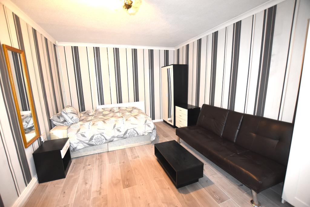 Brassie Avenue, East Acton, London, W3 7DE