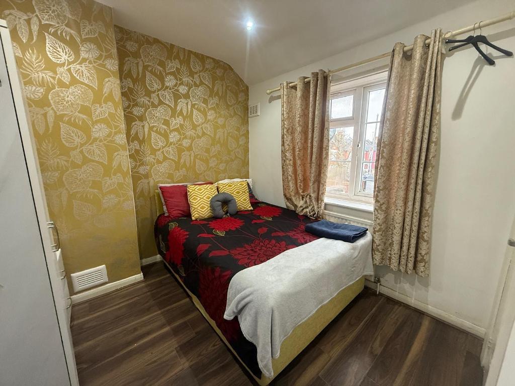 Sawley Road, Shepeherds Bush, London, W12 0LG