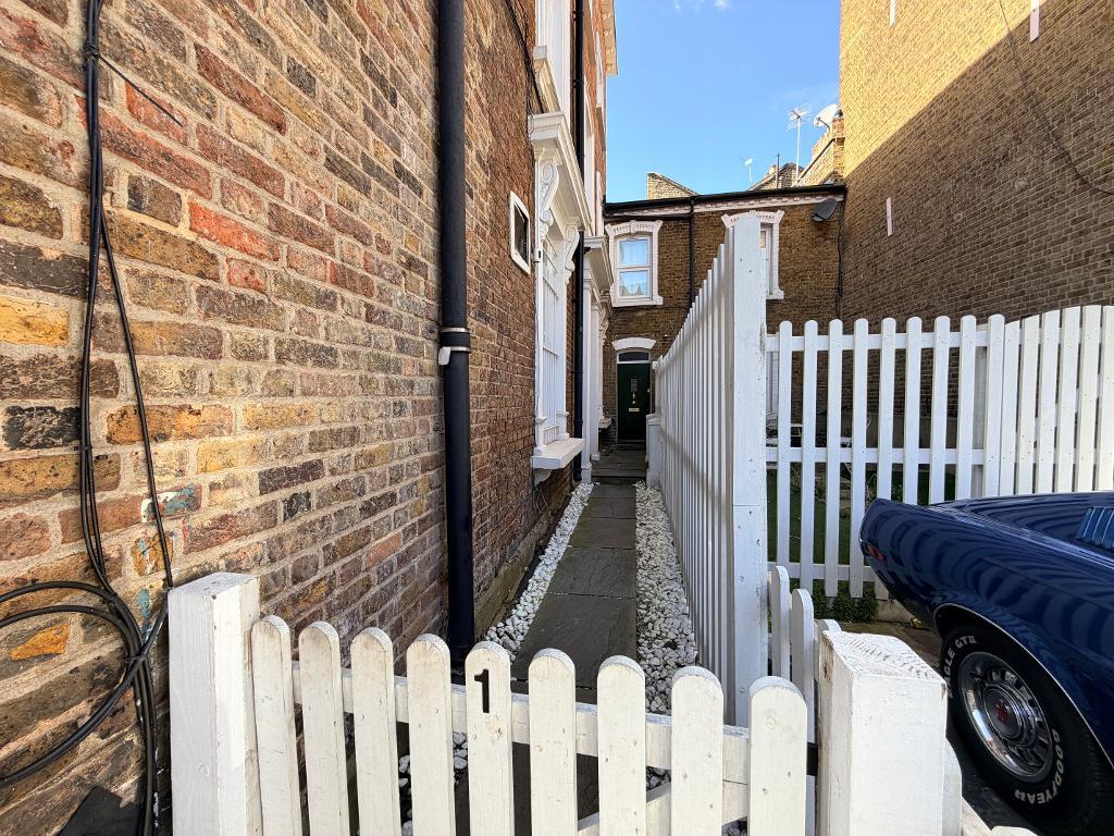 1 Oaklands Grove, Shepherds bush, London, W12 0JD