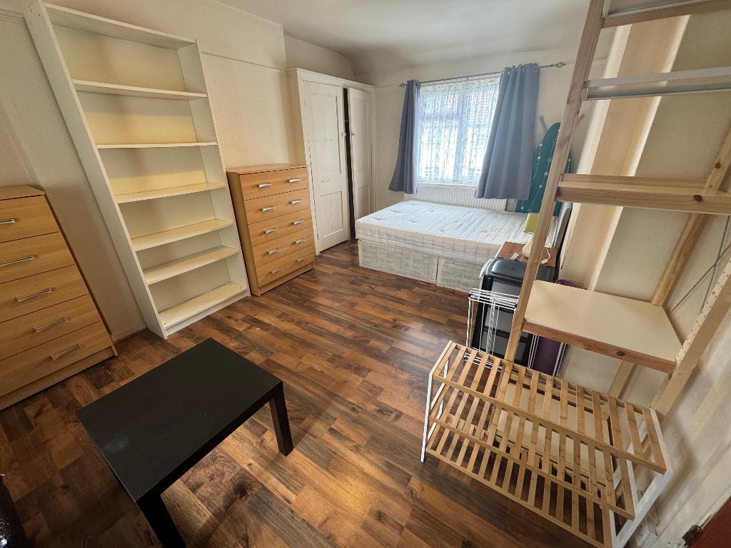 Norbroke Street, East Acton, london, W12 0QU